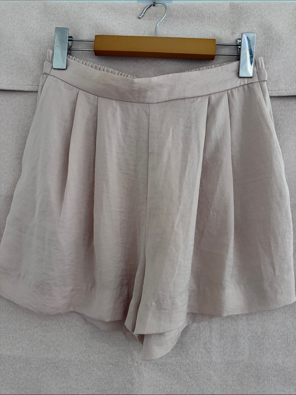 H&M Neutral Pleated High-Waist Skort in Light Beige